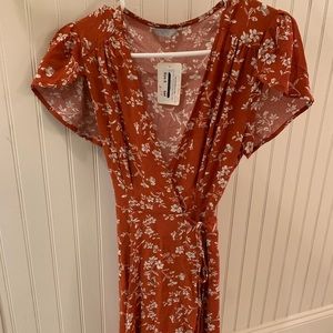 🎁 Donated NWT Orange Floral Flutter Sleeve Wrap Dress